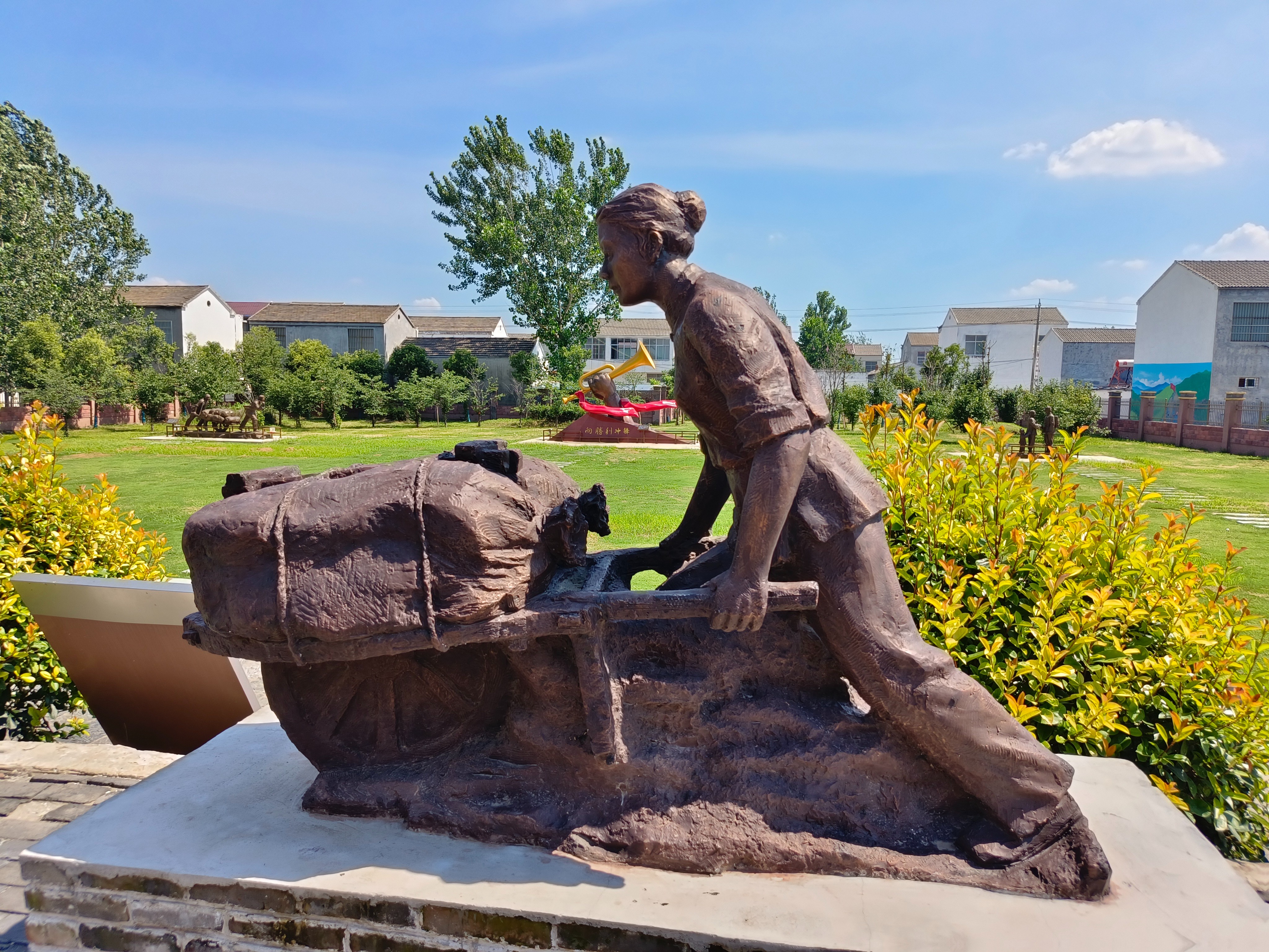 图为小推车泥塑模型。安哲供图